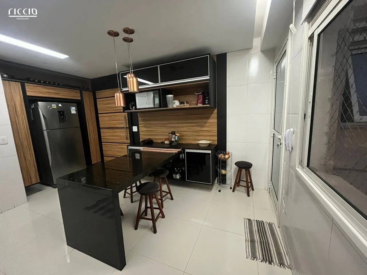 Apartamento à venda com 3 quartos, 143m² - Foto 2